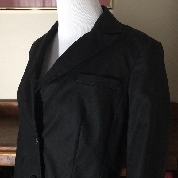 Banana Republic Black Blazer. Size 6 - Picture 2 of 6